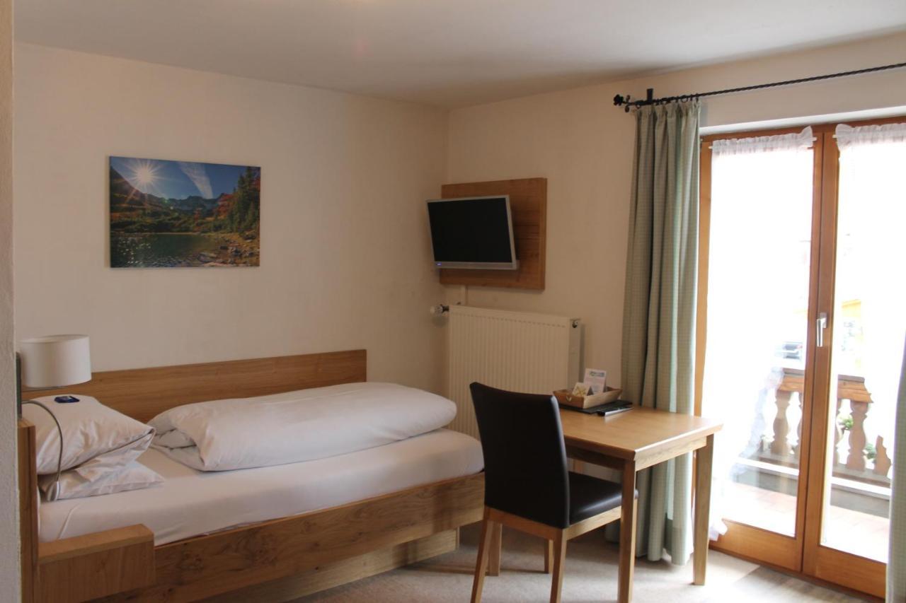 Fruehstueckspension Gaestehaus Zum Weissen Roessl Wallgau Kültér fotó