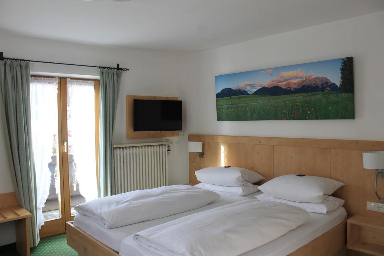 Fruehstueckspension Gaestehaus Zum Weissen Roessl Wallgau Kültér fotó
