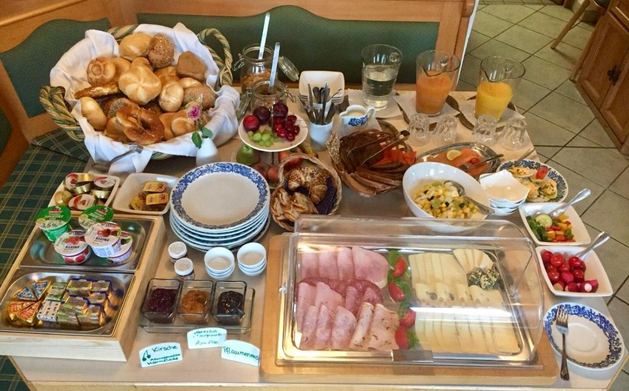 Fruehstueckspension Gaestehaus Zum Weissen Roessl Wallgau Kültér fotó