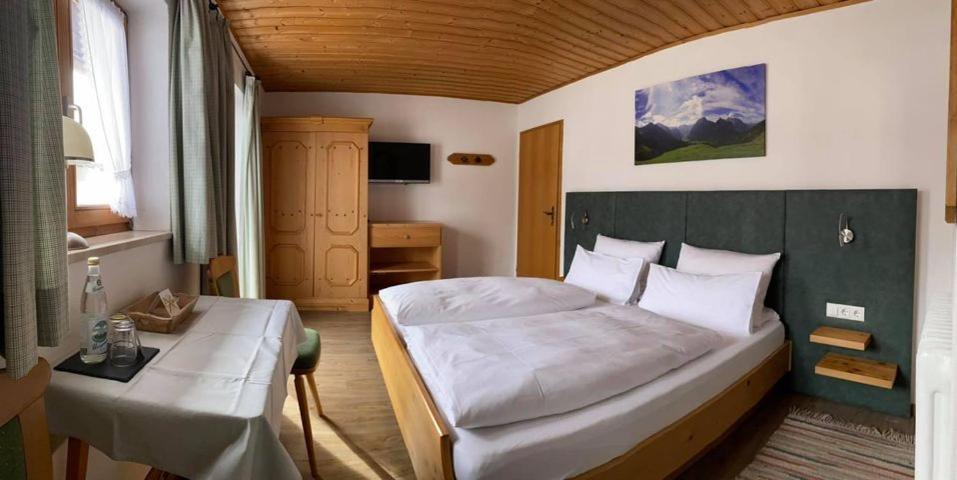 Fruehstueckspension Gaestehaus Zum Weissen Roessl Wallgau Kültér fotó