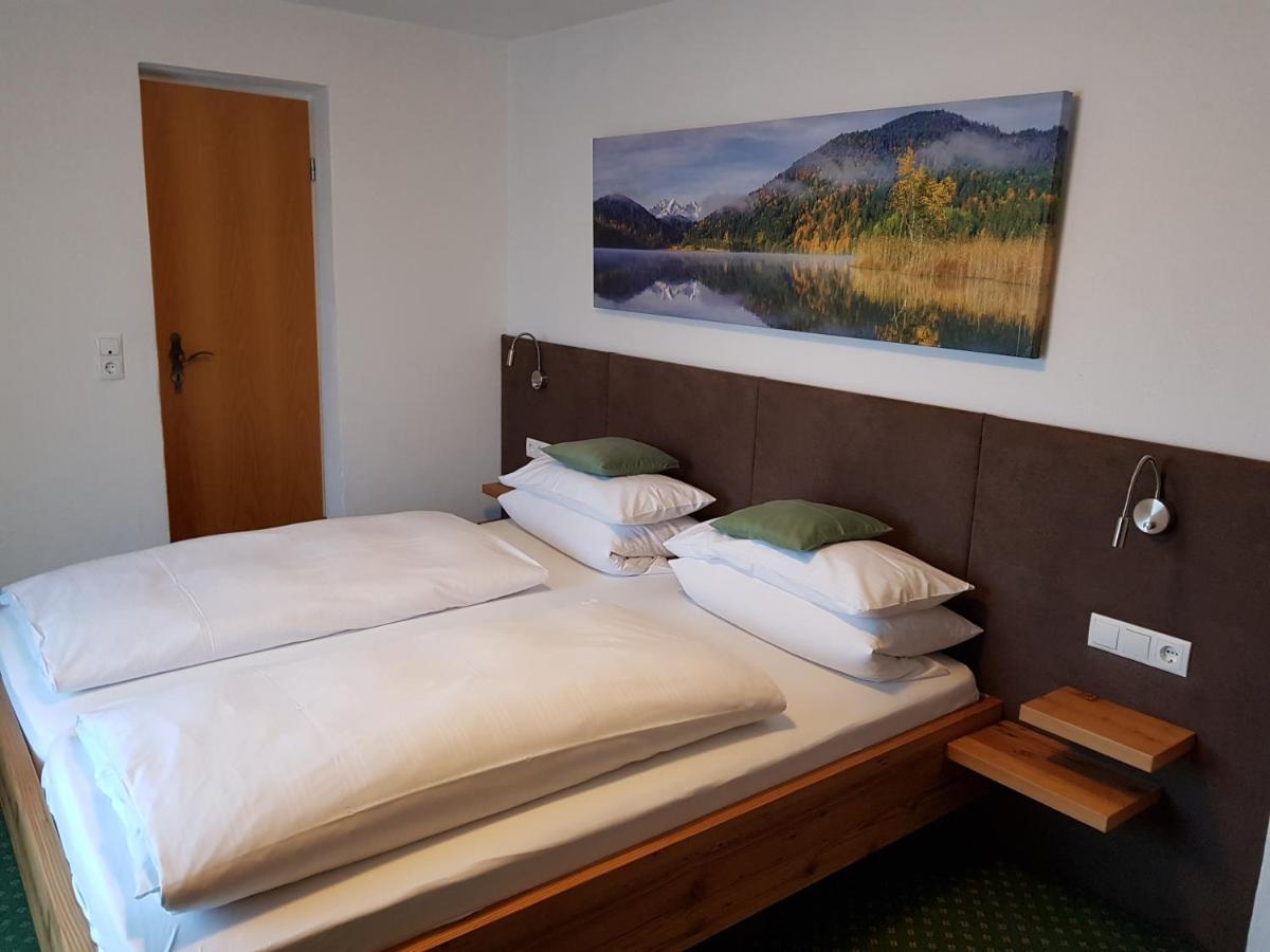 Fruehstueckspension Gaestehaus Zum Weissen Roessl Wallgau Kültér fotó