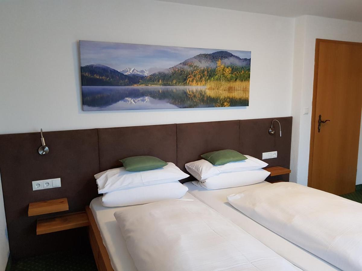 Fruehstueckspension Gaestehaus Zum Weissen Roessl Wallgau Kültér fotó