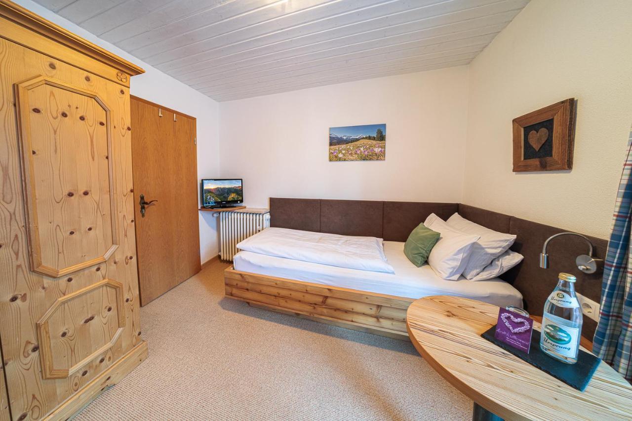 Fruehstueckspension Gaestehaus Zum Weissen Roessl Wallgau Kültér fotó