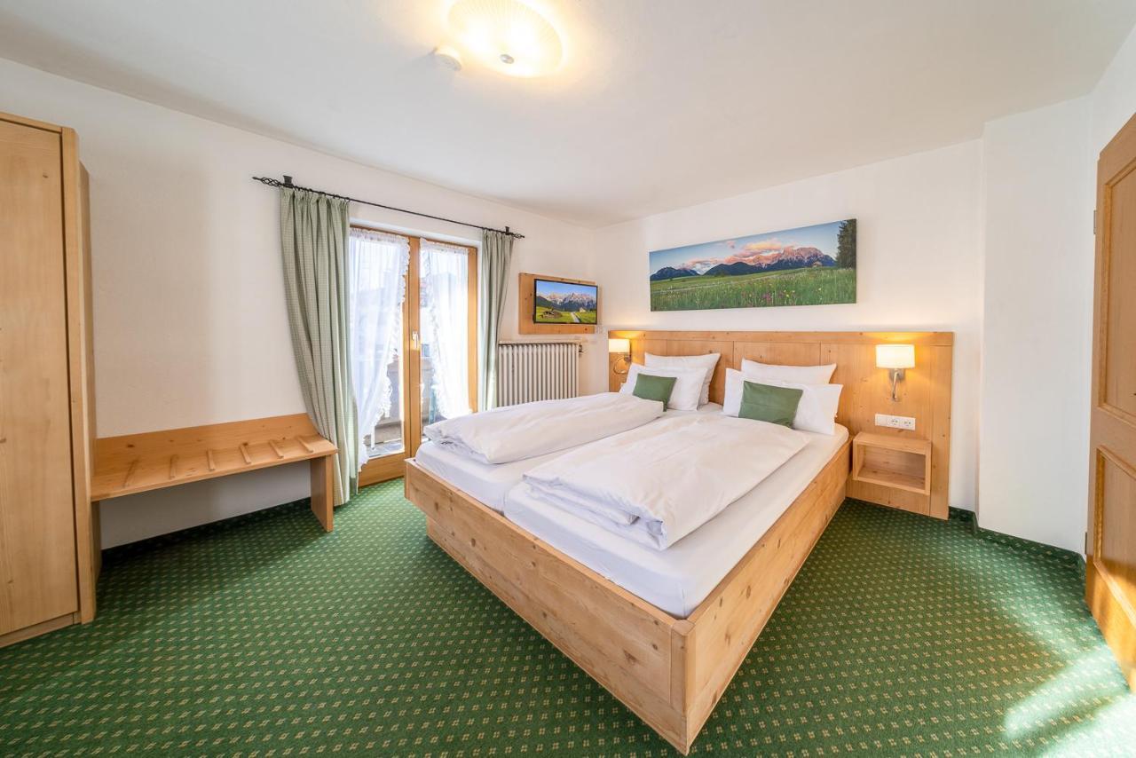 Fruehstueckspension Gaestehaus Zum Weissen Roessl Wallgau Kültér fotó