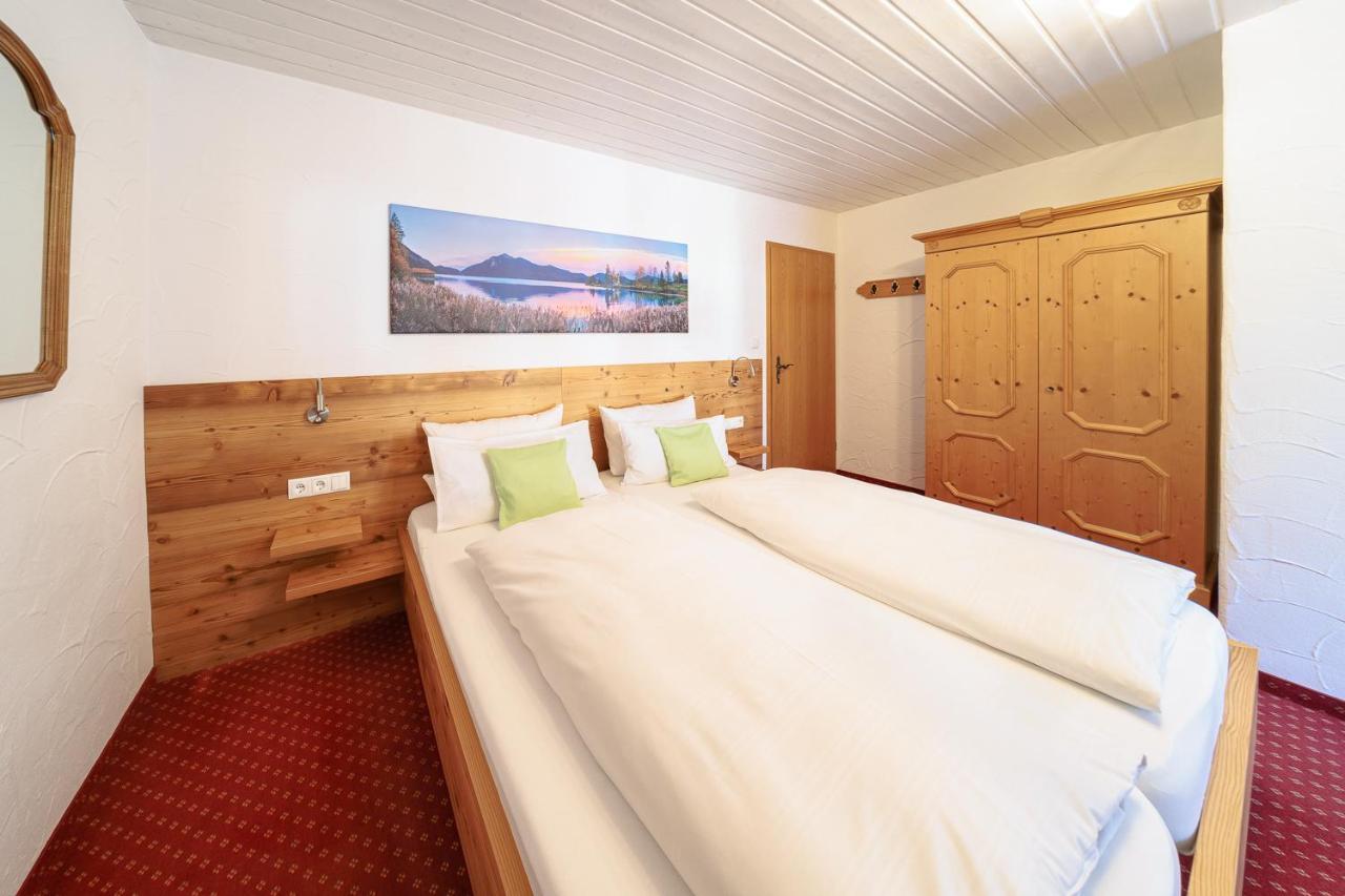 Fruehstueckspension Gaestehaus Zum Weissen Roessl Wallgau Kültér fotó