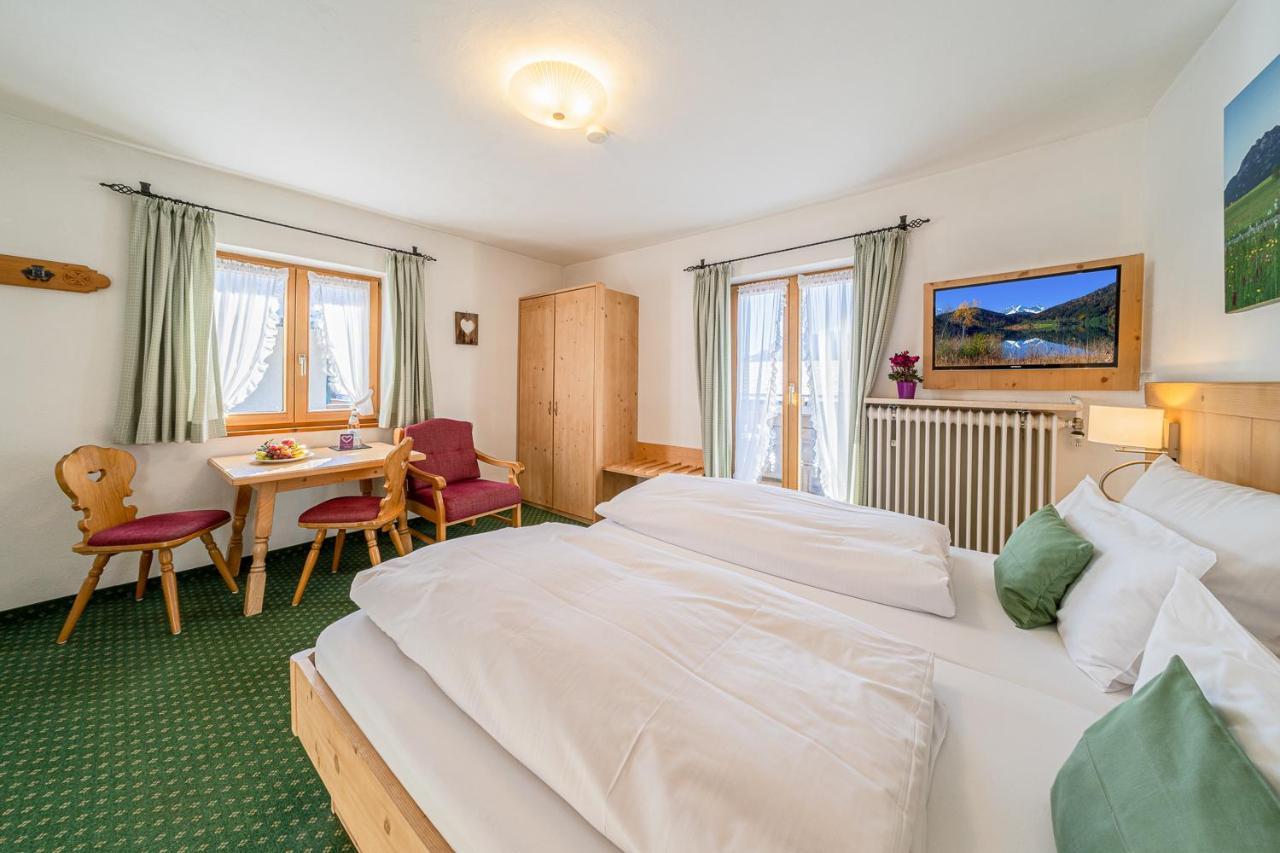 Fruehstueckspension Gaestehaus Zum Weissen Roessl Wallgau Kültér fotó