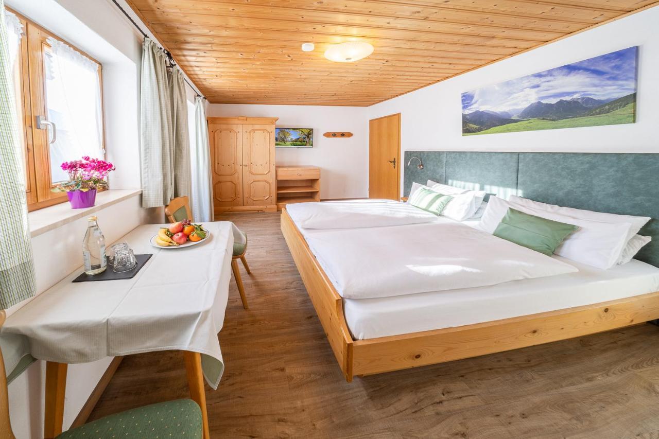 Fruehstueckspension Gaestehaus Zum Weissen Roessl Wallgau Kültér fotó