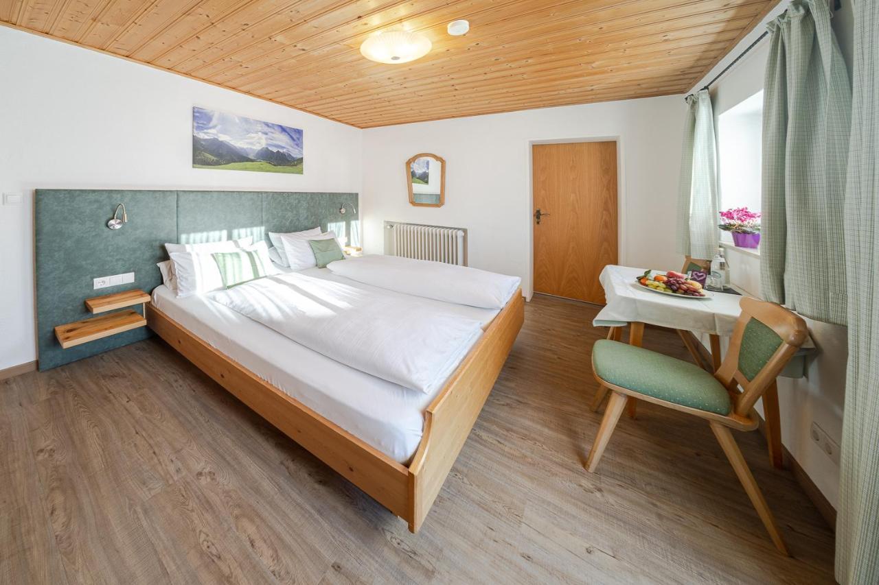 Fruehstueckspension Gaestehaus Zum Weissen Roessl Wallgau Kültér fotó