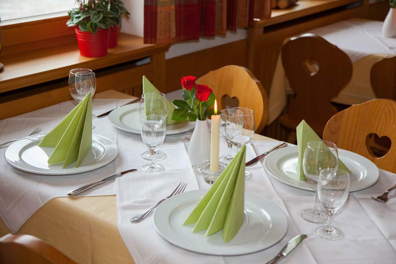 Fruehstueckspension Gaestehaus Zum Weissen Roessl Wallgau Kültér fotó